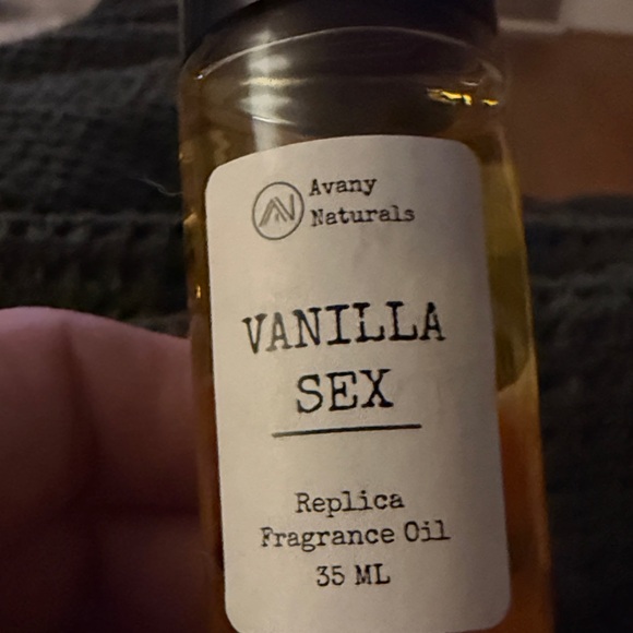 Vanilla Perfume Oil - Black Cap - Picture 4 of 4